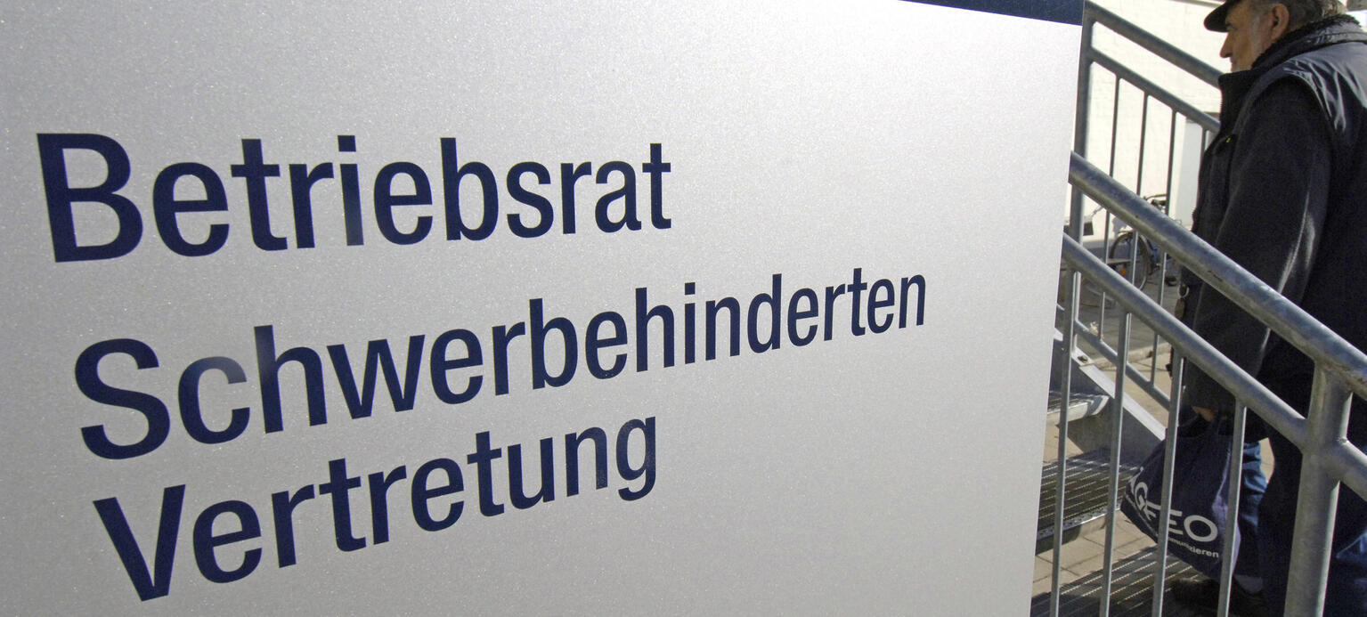 Betriebsratsbuero Schild: 'Betriebsrat, Schwerbehinderten Vertretung'