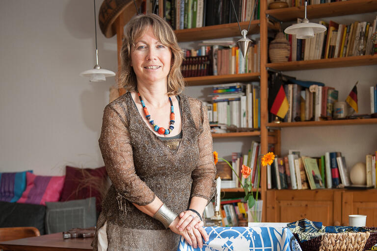 Afrikaspezialistin und Altstipendidatin Gerlinde Kurzbach in ihrer Freiburger Wohnung: Gerlinde Kurzbach arbeitete 18 Jahre als Not- und Katastrophenhelferin. In Ruanda erlebte sie den härtesten Einsatz.