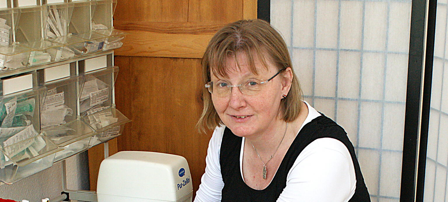 Medizinerin Thumm-Söhle in ihrer Praxis: Ehrenamtlich engagiert aus Dank für erfahrene Unterstützung