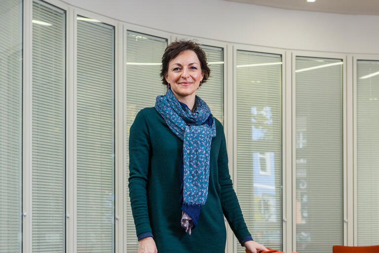 Anja Ludwig in der Bundesgeschäftsstelle der AWO in Berlin: Ihre wissenschaftlich- konzeptionelle Arbeit und ihre praktischen Erfahrungen gehen Hand in Hand.