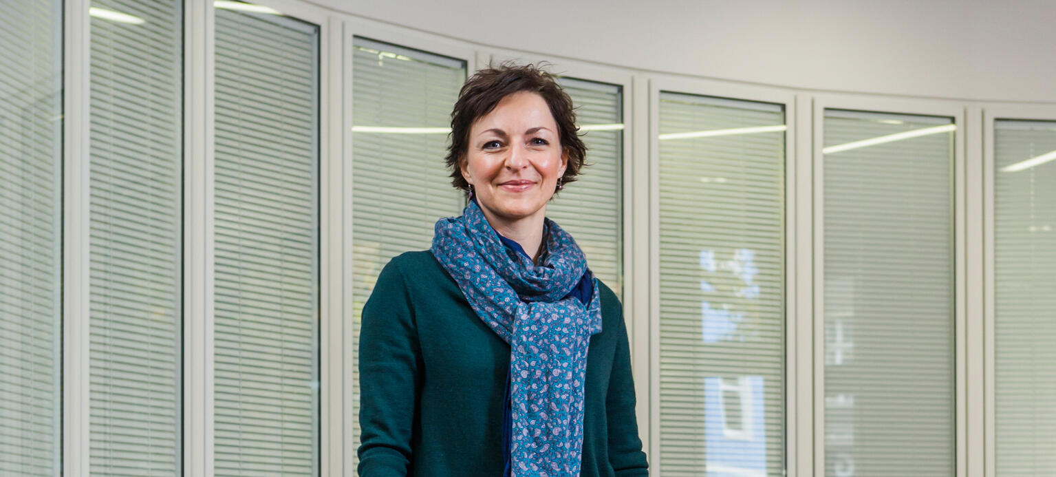 Anja Ludwig in der Bundesgeschäftsstelle der AWO in Berlin: Ihre wissenschaftlich- konzeptionelle Arbeit und ihre praktischen Erfahrungen gehen Hand in Hand.