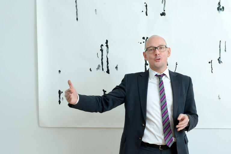 Frank Kornberger in seinem Büro in Berlin : Reduzierung auf das Wesentliche