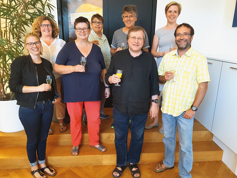 Maren Diebel-Ebers (Bild oben, hinten rechts) mit ihrer Arbeitsgruppe „gute Wege“ in Heidelberg (Foto: DGB Heidelberg)