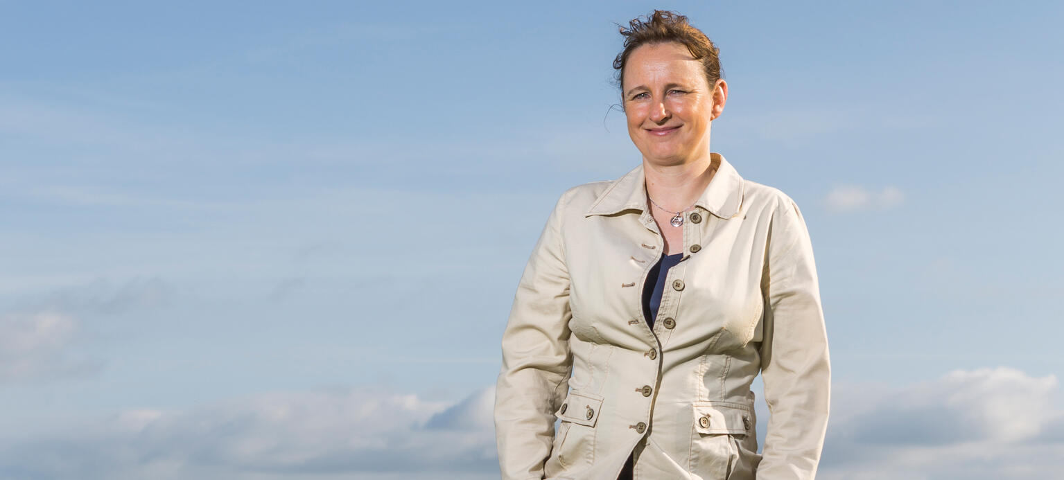 In Norddeutschland Zuhaus: Auf langen Spaziergängen findet Claudia Heilig für jedes Problem eine Lösung.