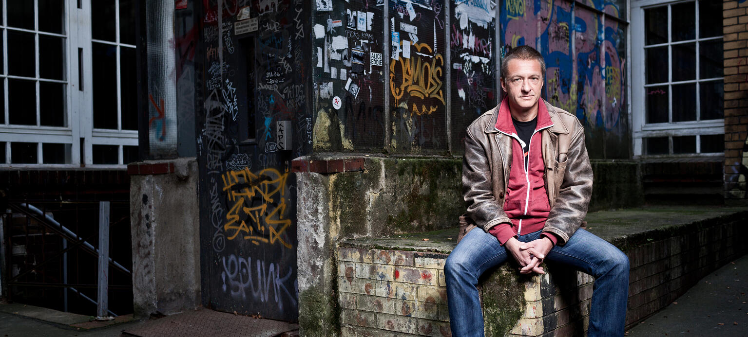 Schriftsteller Ralph Hammerthaler in seinem Kreuzberger Kiez: Die Promotion im Graduiertenkolleg empfand er als Glücksgriff.