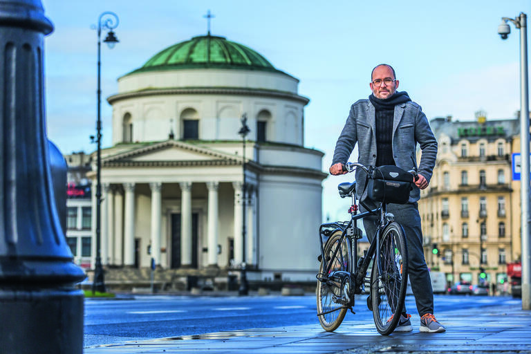 Ackermann auf dem Plac Trzech Krzyzy in Warschau, in der Nahe liegt sein Arbeitsplatz, das Deutsche Historische Institut.