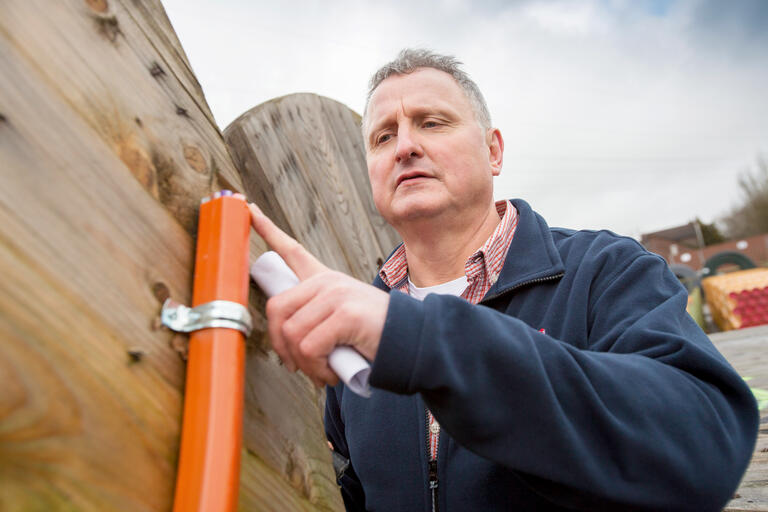 Kunststoffe schützen die Kabel vor Erosion. Sie sollen im Erdreich viele Jahrzehnte halten. 