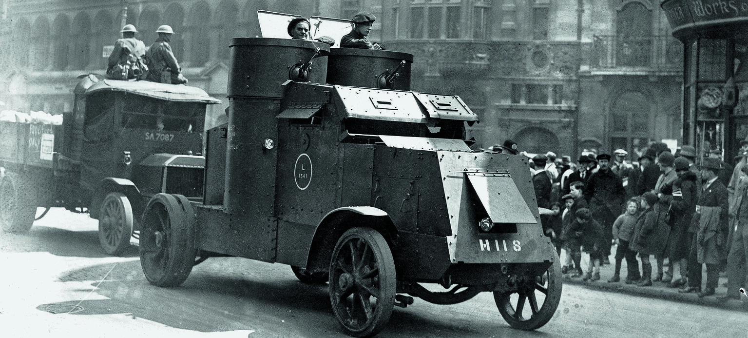 Panzerwagen in London: Als 1926 die Minenbesitzer in ganz England Bergleute aussperren, kommt es zum Generalstreik. Die Regierung bleibt hart und setzt Soldaten als Streikbrecher ein.