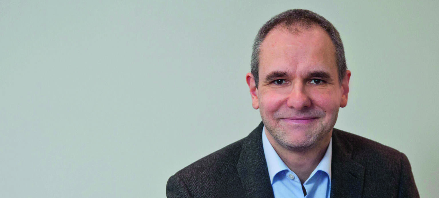 Böckler-Experte Eric Seils kritisiert eine Studie des DIHK, wonach angeblich 1,6 Millionen offene Stellen in der Wirtschaft nicht besetzt werden können.