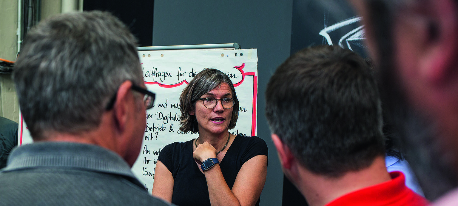 Qualifizierungsoffensive gefordert: Christiane Benner, Zweite Vorsitzende der IG Metall, stellte anlässlich der Konferenz einen Fünf-Punkte-Plan zur kritischen Beobachtung von KI vor.