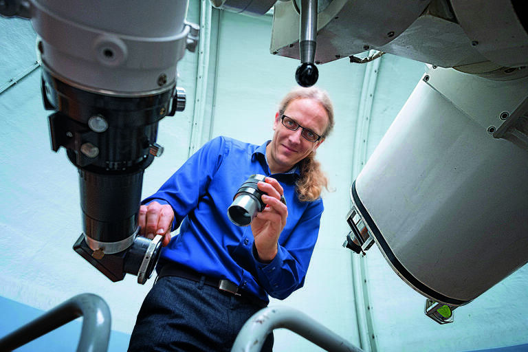 Benjamin Mirwald , 37, ist Leiter der Bayerischen Volkssternwarte in München. Während seines Physikstudiums war er Stipendiat der Hans-Böckler-Stiftung. 