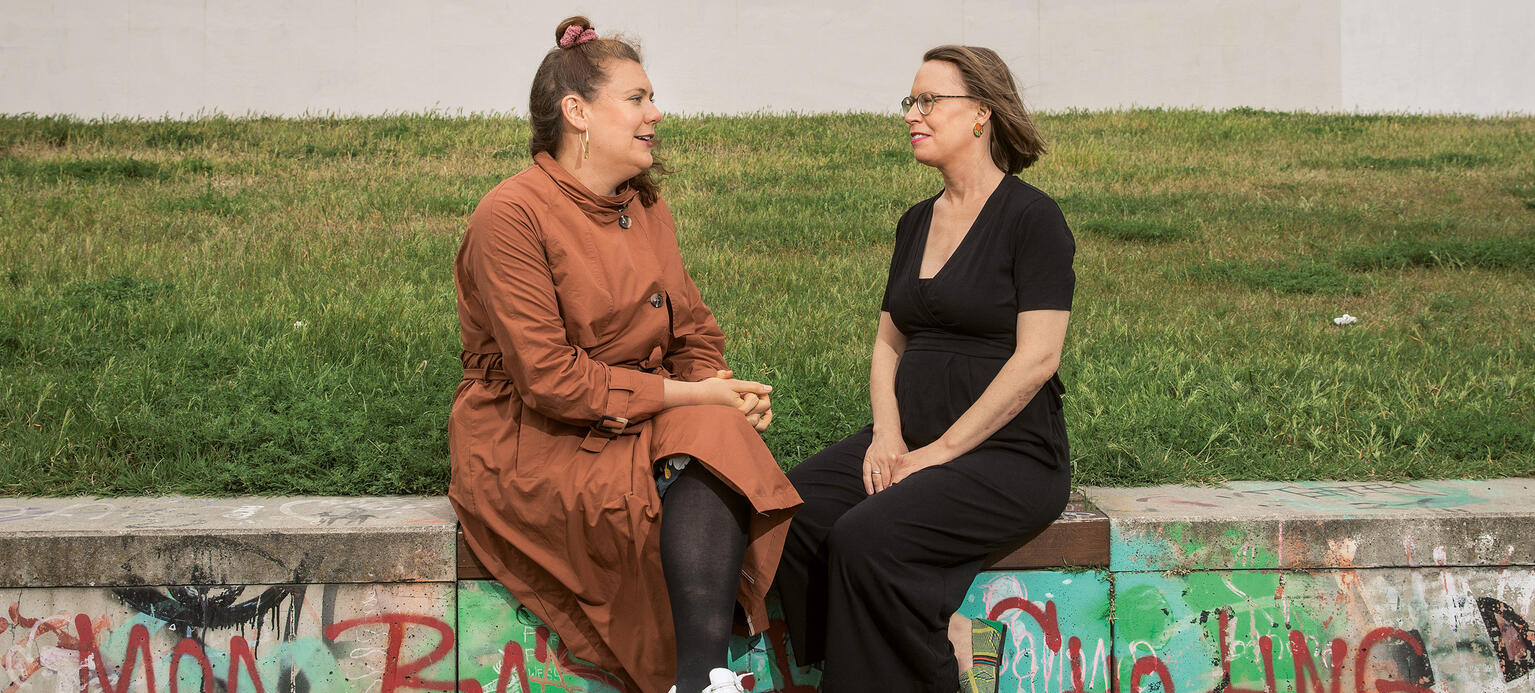 Expertinnen Johann Wenckebach (li.) und Yvonne Lott (re.) der Hans-Böckler-Stiftung im Gespräch