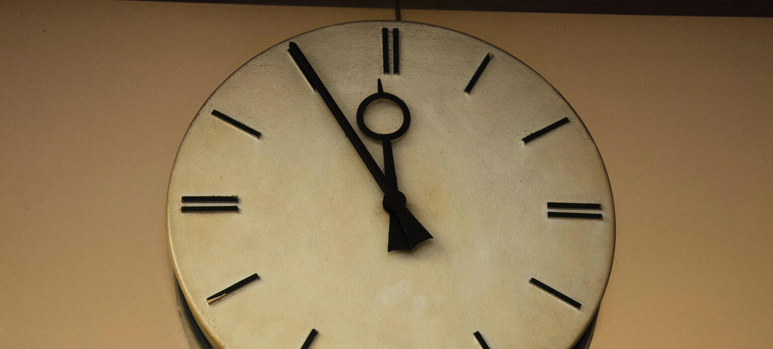 Wanduhr im Betriebsratsbüro von thyssenkrupp Steel Europe in Duisburg.