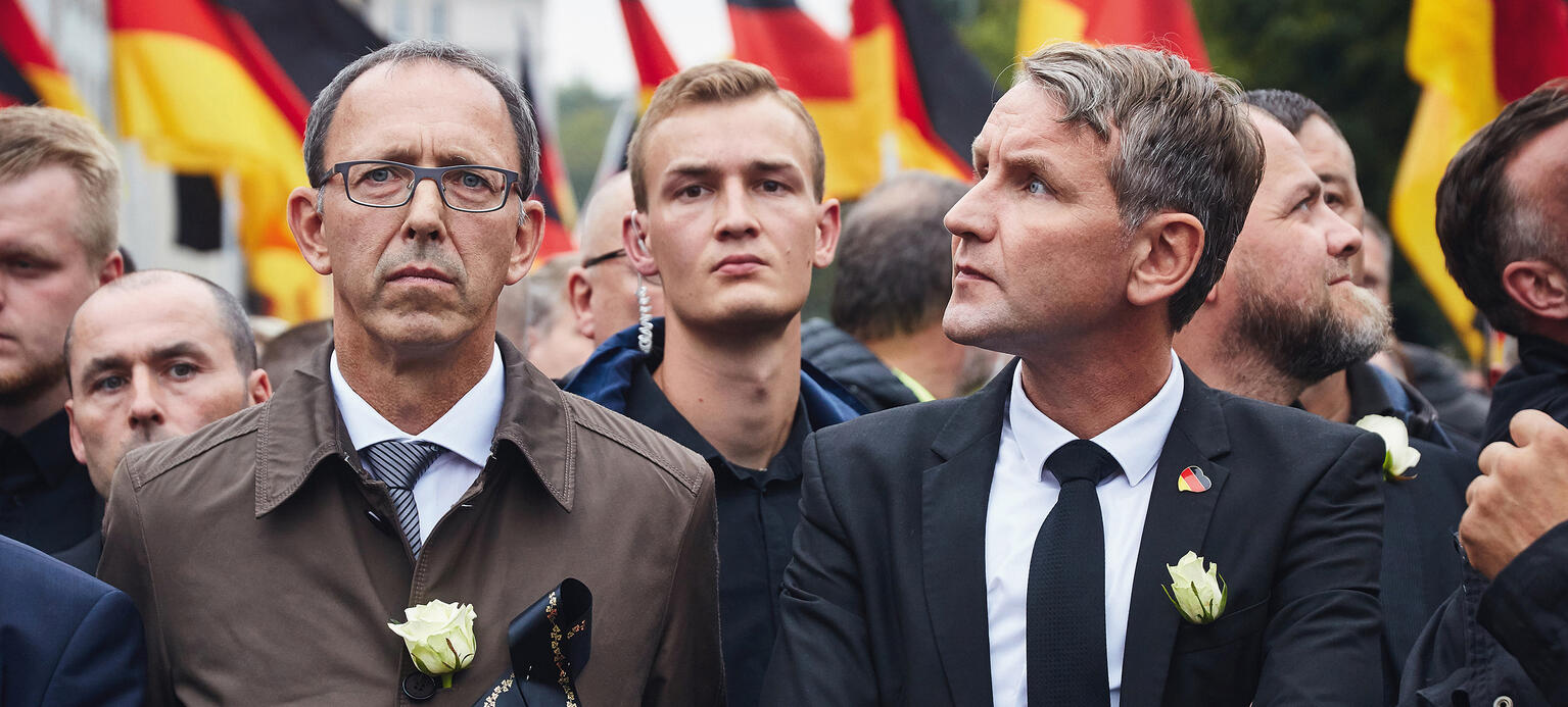 Wollen laut IG BAU „demokratiefeindliche Bestrebungen“ durchsetzen: die AfD und ihr mediales Zugpferd Björn Höcke (r.) mit Jörg Urban, Landesgeschäftsführer der AfD Sachsen