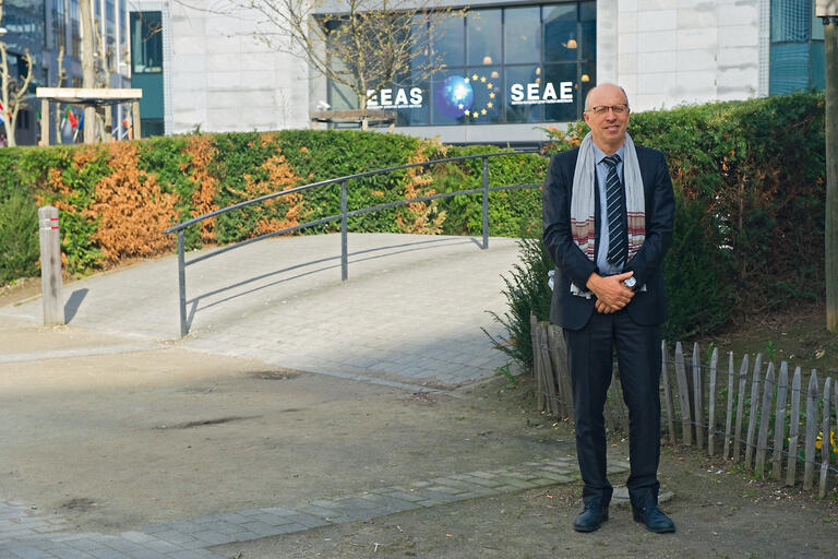 Dirk Buda (in Brüssel): Ihn zu treffen, ist gar nicht so leicht. Denn viele Reisen gehören zum Job.