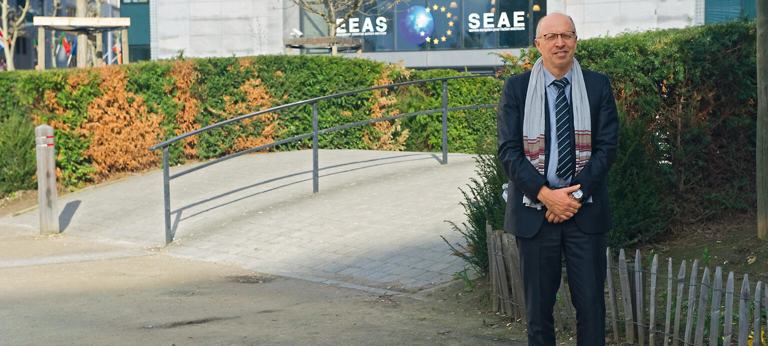 Dirk Buda (in Brüssel): Ihn zu treffen, ist gar nicht so leicht. Denn viele Reisen gehören zum Job.