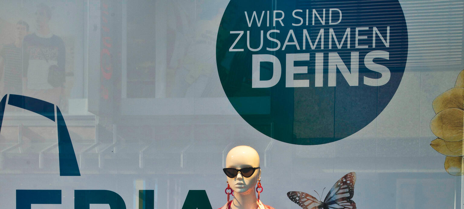 Bei Kaufhof zahlen die Beschäftigten die Zeche für jahrelanges Missmanagement. Fast 5000 Mitarbeiter haben seit Jahresbeginn ihren Job verloren. Der neue Eigentümer fordert weitere Opfer der Belegschaft.