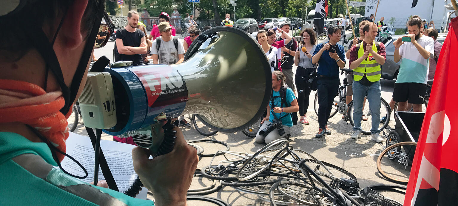 „Keimzelle des Protests“ Die Fahrradkuriere, die Essen ausliefern, gelten als Prototyp des neuen digitalen Proletariats. Doch sie lassen sich nicht mehr alles gefallen. Wie sie sich organisieren, erklärt der Soziologe Heiner Heiland.