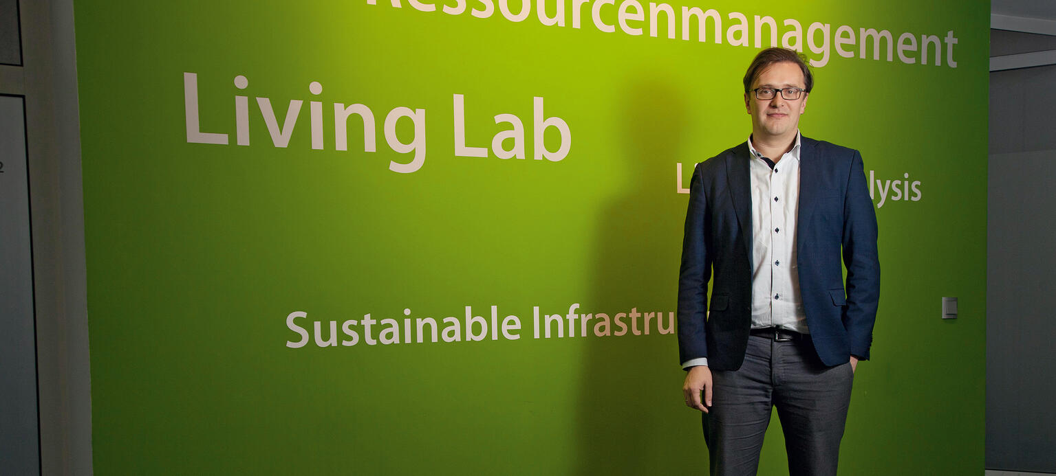 Henning Wilts knüpfte schon als Student Kontakte zum Wuppertal Institut, wo er heute die Abteilung Kreislaufwirtschaft leitet.