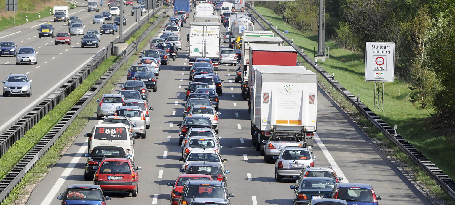 Stau auf der A 81 Stuttgart - Karlsruhe 
