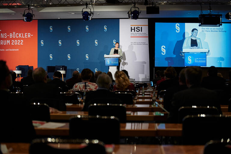 Johanna Wenckebach auf dem Hans-Böckler-Forum für Arbeits- und Sozialrecht