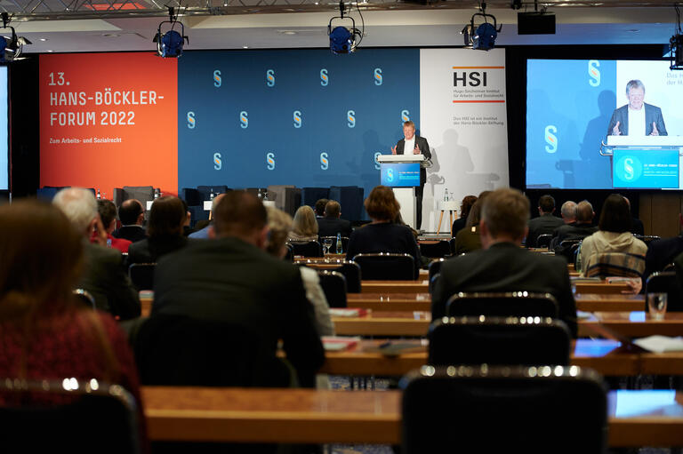 DGB-Chef Reiner Hoffmann auf dem Forum für Arbeitsrecht und Sozialrecht 