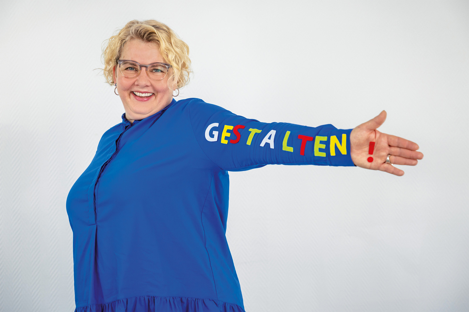 Maike Finnern Vorsitzende der Gewerkschaft Erziehung und Wissenschaft (GEW), mit Schriftzug 'Gestalten'