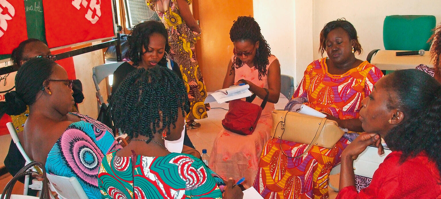 Vielerorts auf der Welt fördern deutsche Gewerkschaften und Stiftungen Initiativen für die Rechte von Frauen. Wir stellen vier erfolgreiche Beispiele vor.