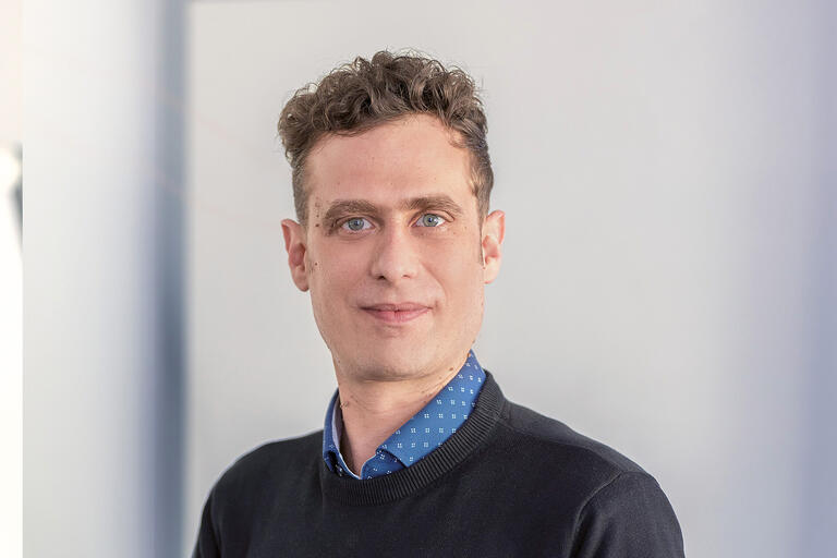 Porträt Jonas Grasy, IMU Institut Stuttgart