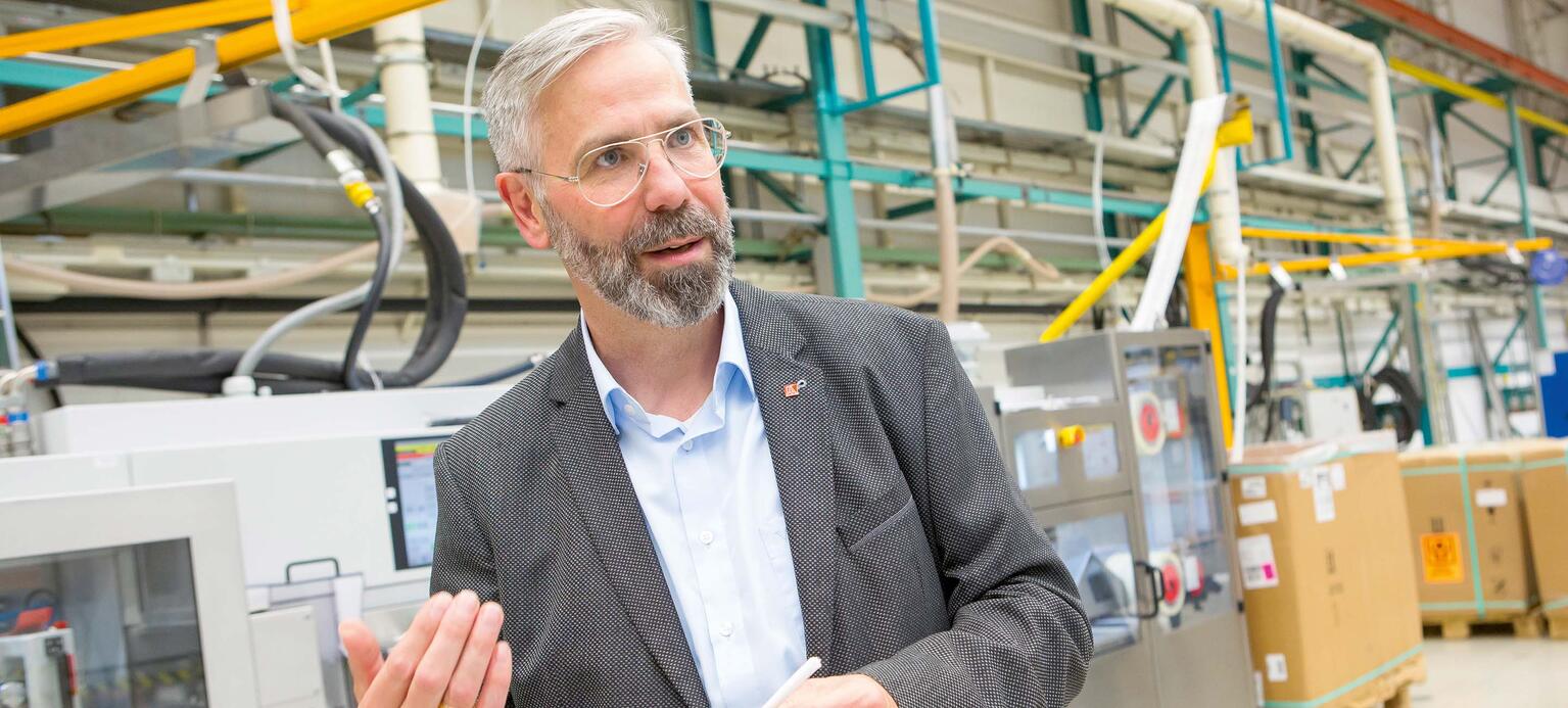 Uwe Zebrowski ist Vorsitzender von Betriebsrat und Gesamtbetriebsrat bei Hau- ni Maschinenbau in Hamburg, dem Weltmarkt- führer bei der Herstellung von Maschinen für die Tabakindustrie.