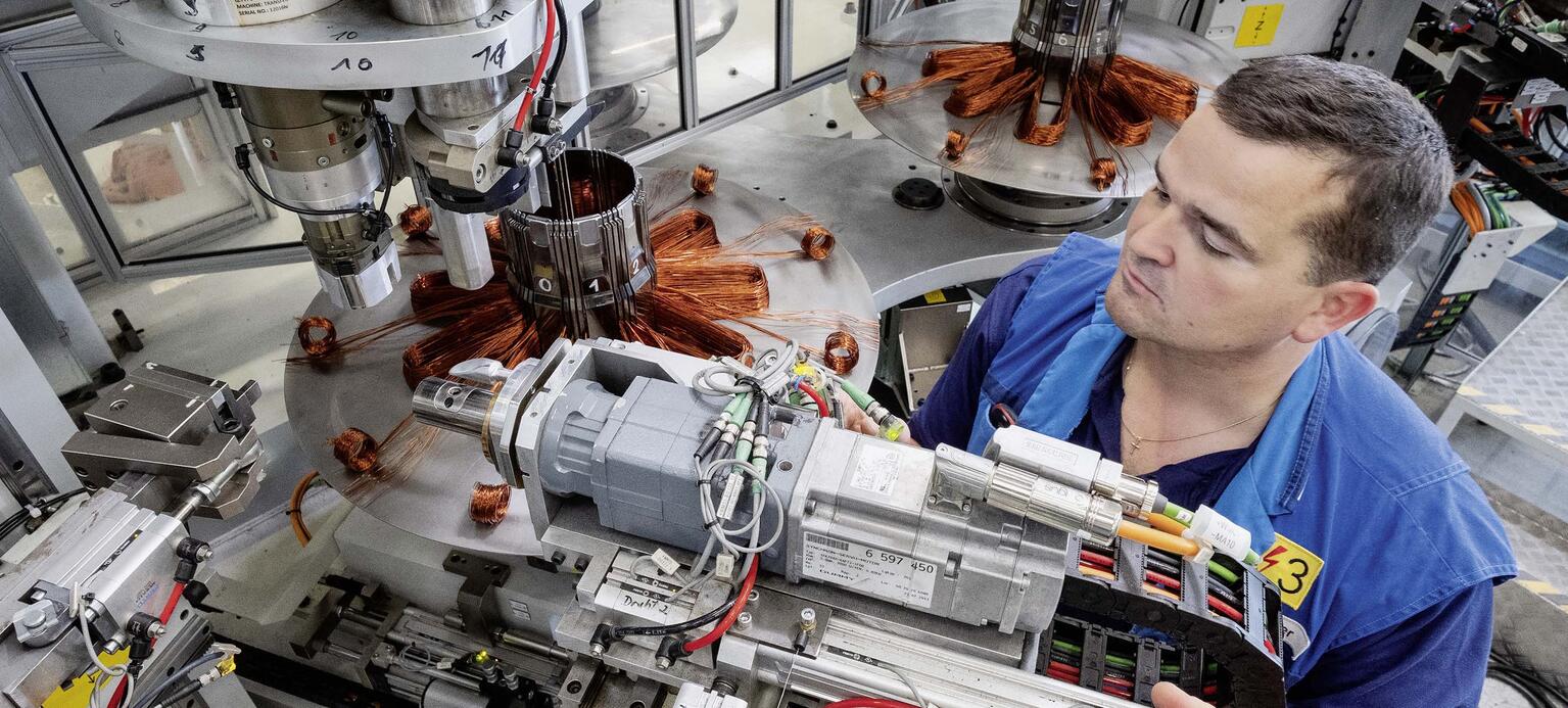 BMW-Werk Landshut: Hier wurden Beschäftigte der Motorendemontage für die Elektromotorenproduktion qualifiziert.