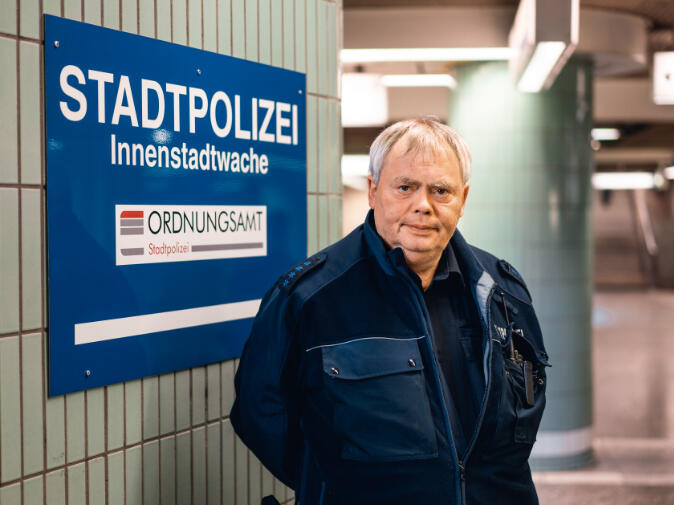 Stadtpolizist Klaus Heinold in der U-Bahn-Station Hauptwache: Feste Zeiten statt Schichtdienst.