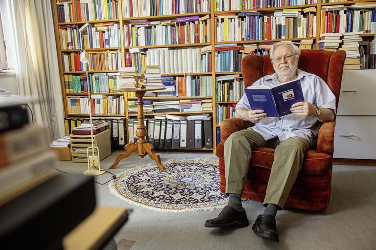 Walther Müller-Jentsch zu Hause in Düsseldorf