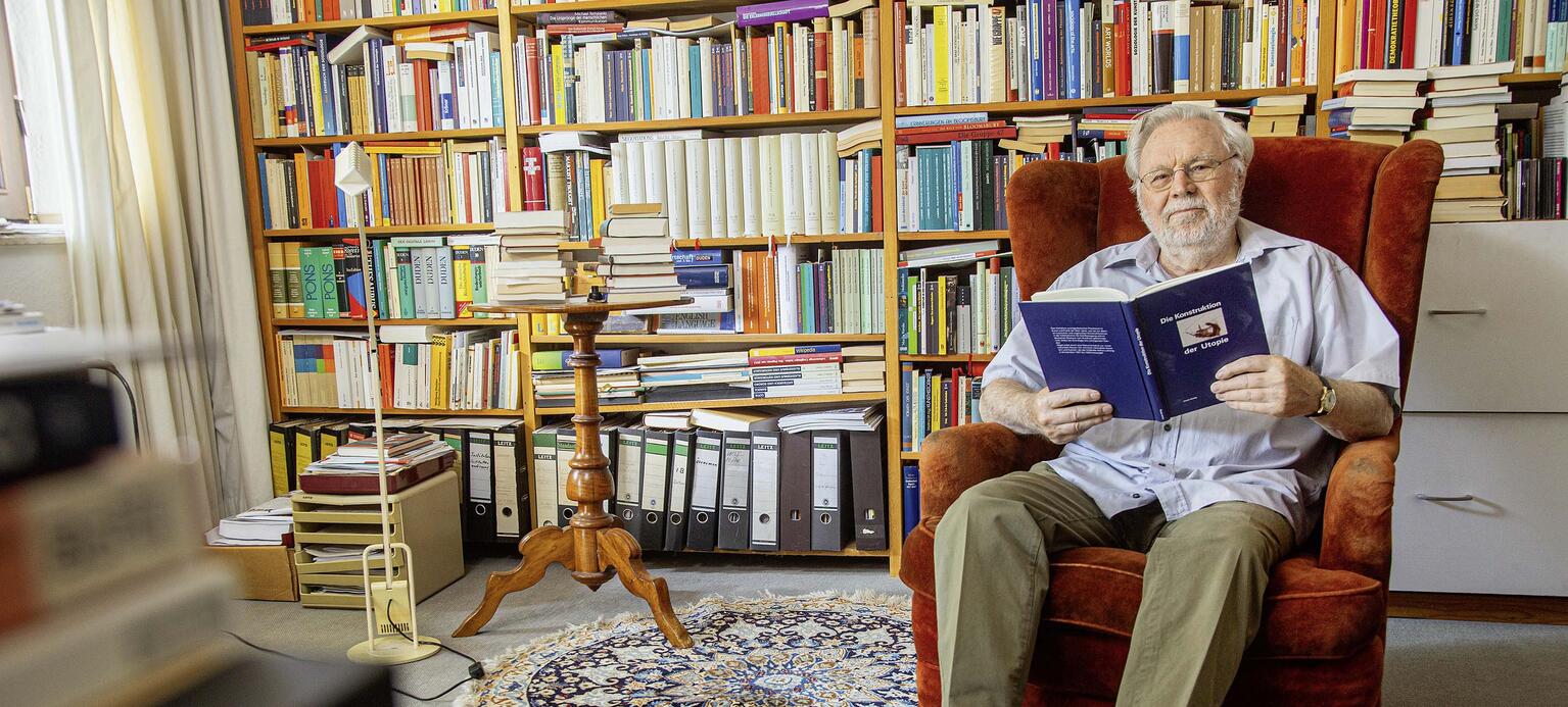 Walther Müller-Jentsch zu Hause in Düsseldorf