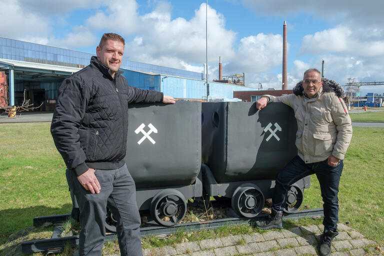 Die Betriebsräte Klaus Garlichs (links) und Cebrail Demir (rechts) in Nordenham