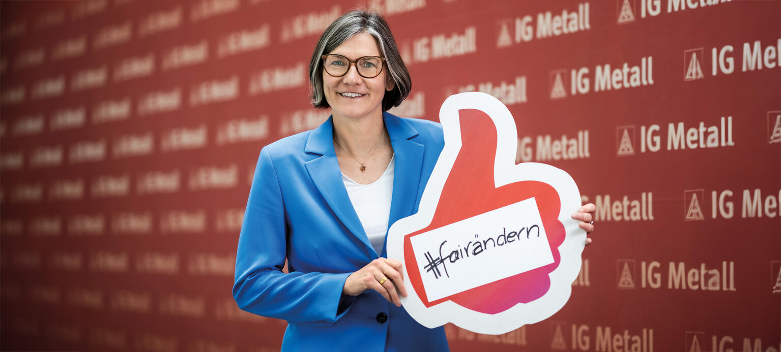 Christiane Benner, IG Metall, mit Schriftzug 'Fairändern'