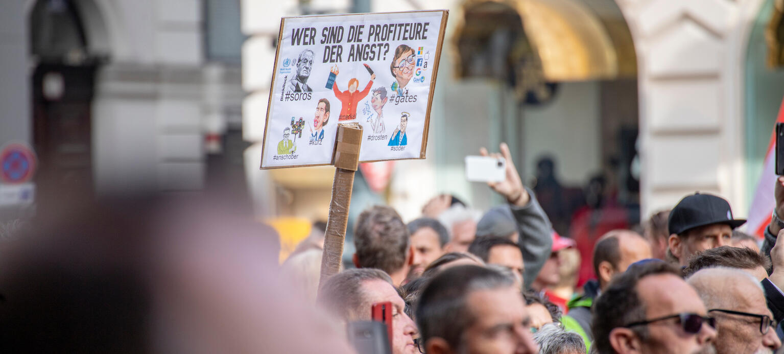 Corona-Leugner-Verschwoerungstheorien-Extremismus-Coronademo