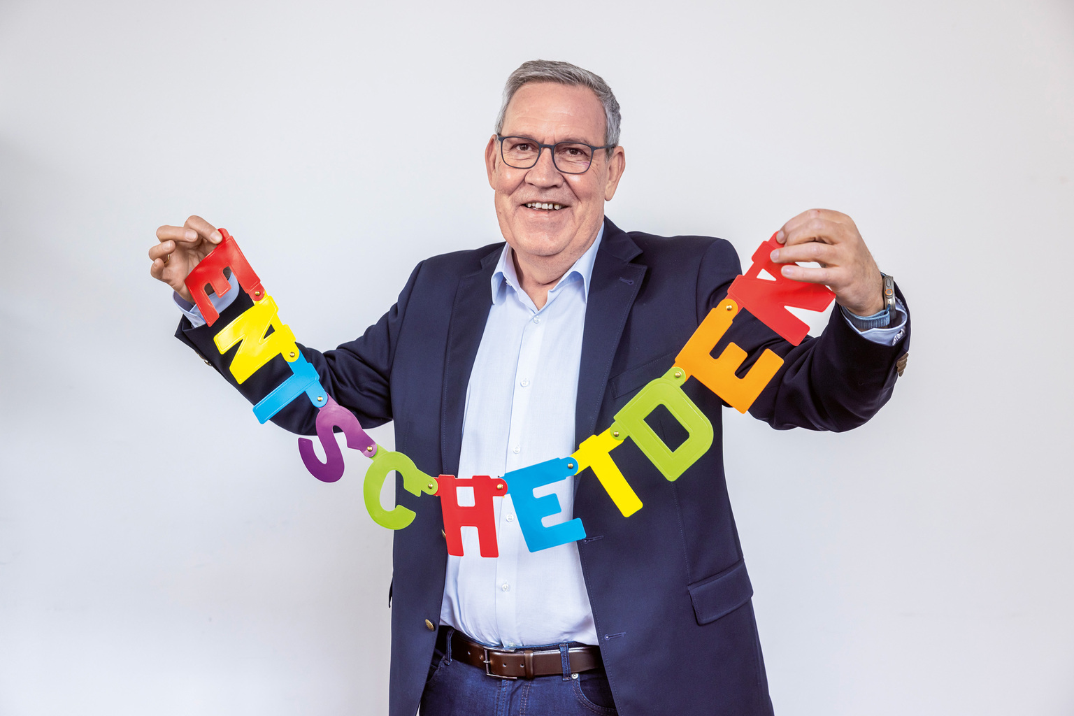 Robert Feiger Vorsitzender der Industriegewerkschaft Bauen-Agrar- Umwelt (IG BAU), mit Schriftzug 'Entscheiden'