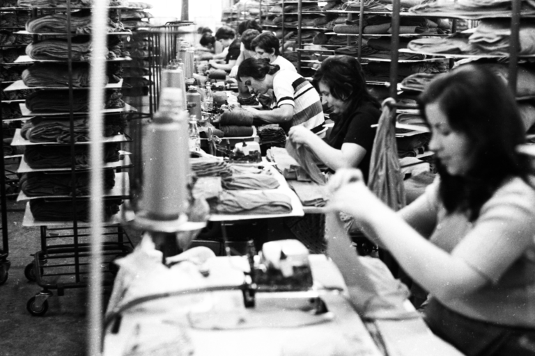 Symbolbild Interview Gewerkschaft Textil-Bekleidung