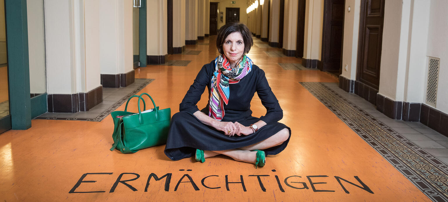 Jutta Allmendinger Präsidentin des Wissenschaftszentrums Berlin für Sozialforschung (WZB), mit Schriftzug 'Ermächtigen'