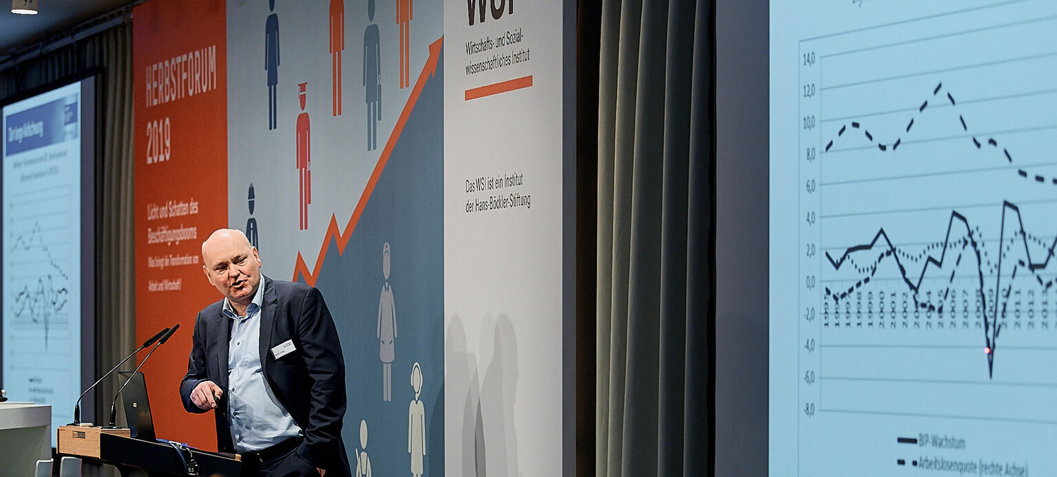 Wirtschaftweise Achim Truger auf der Bühne des WSI Herbstforums 2019 
