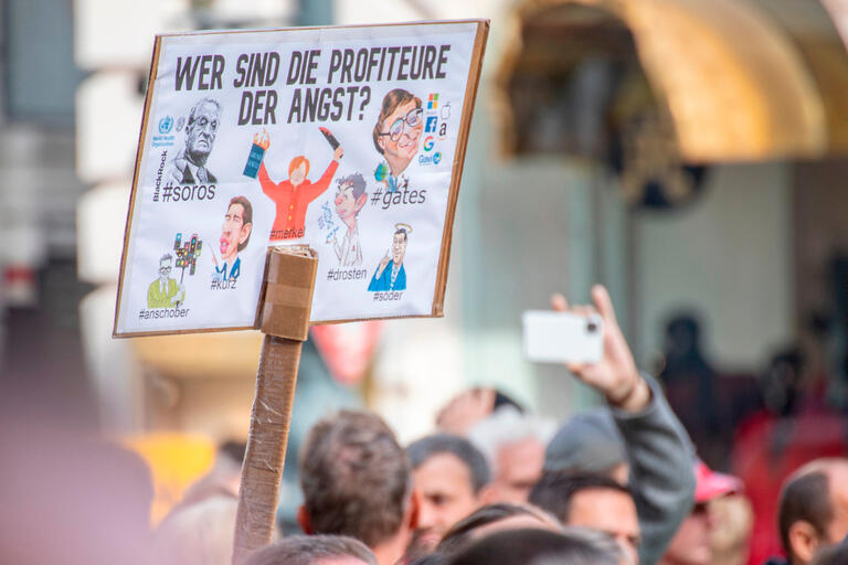 Corona-Leugner-Verschwoerungstheorien-Extremismus-Coronademo