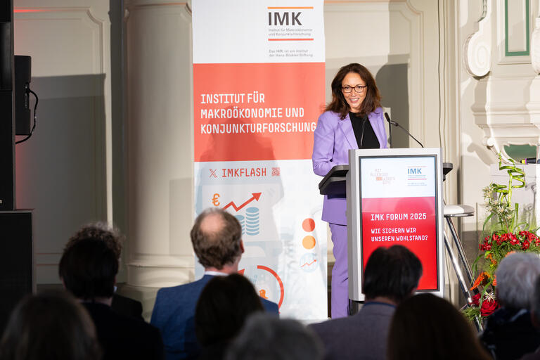 Blick über Publikum und Bühne auf dem IMK Forum 2025