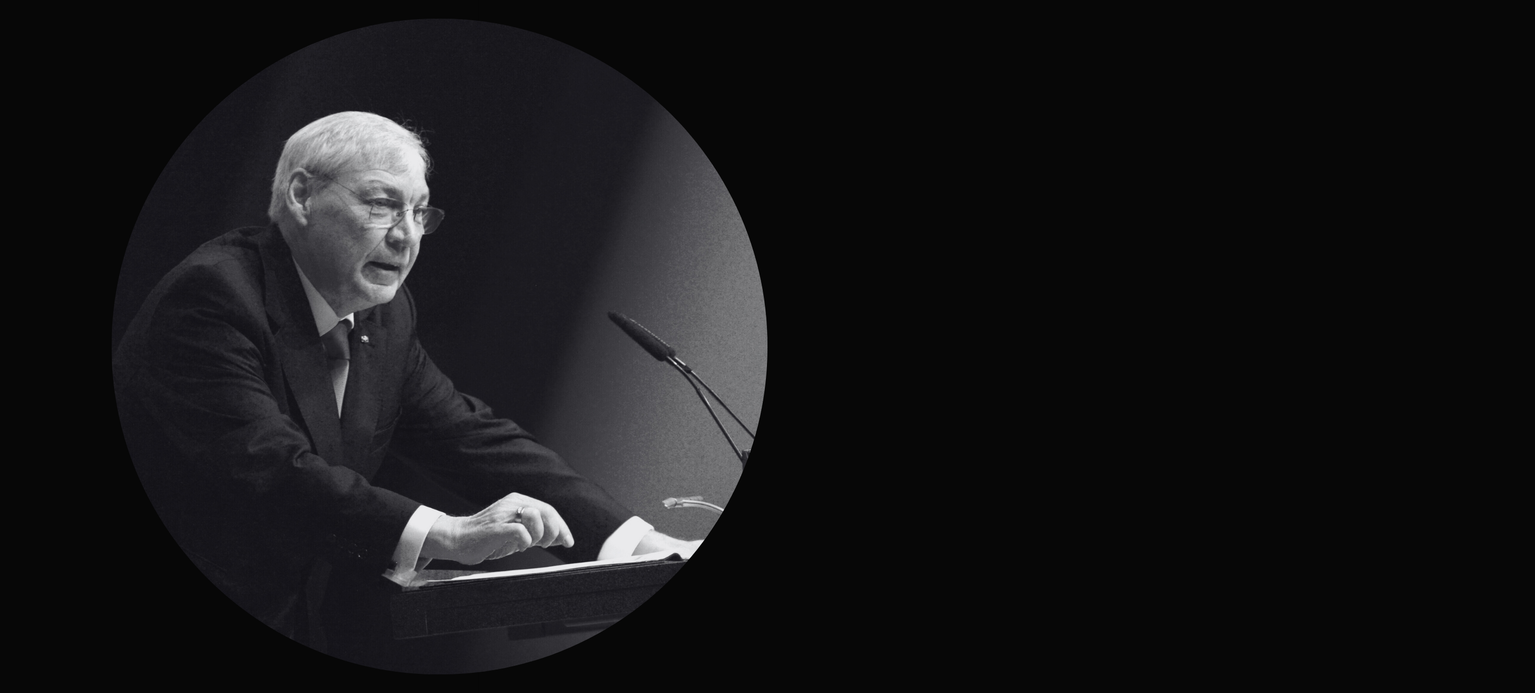 Schwarz-Weiß-Foto von Michael Sommer, langjähriger Vorsitzender des Deutschen Gewerkschaftsbundes und Vorsitzender des Vorstands der Hans-Böckler-Stiftungiftung i