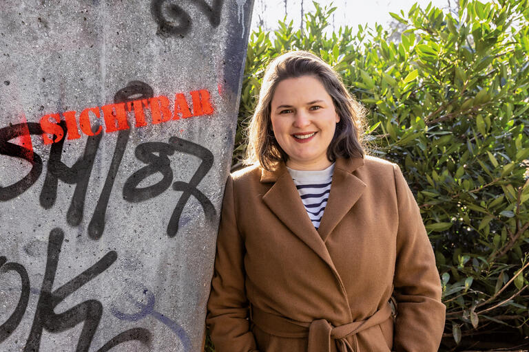 Sara Nanni Bundestagsabgeordnete (Bündnis 90/Grüne), mit Schriftzug 'Sichtbar'