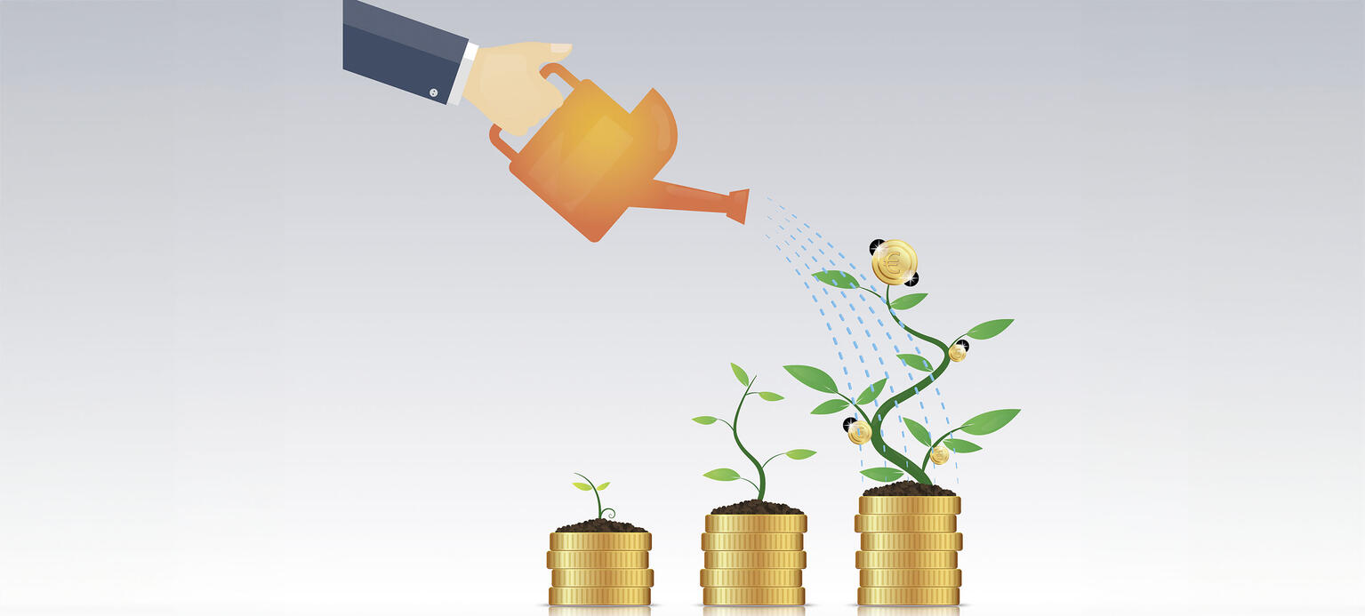 Symbolbild Hand mit Gießkanne, die Geld ausschüttet