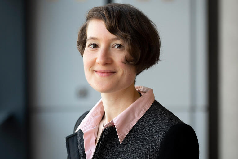 Porträt Rosa Craward, Politikreferentin beim brit. Gewerkschaftsdachverband TUC