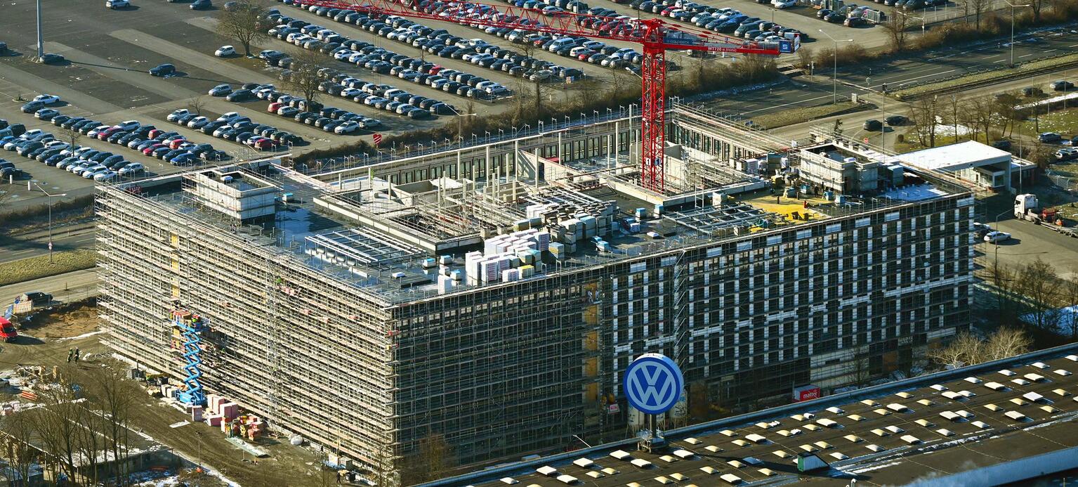 Luftaufnahme des Büro- und Verwaltungsgebäudes von PowerCo in Salzgitter