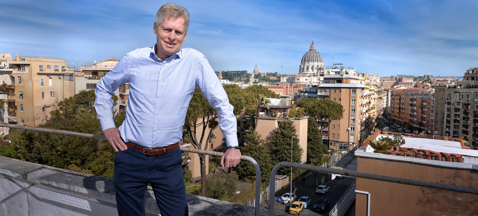 Altstipendiat Jörg Seisselberg berichtet für die ARD aus Italien