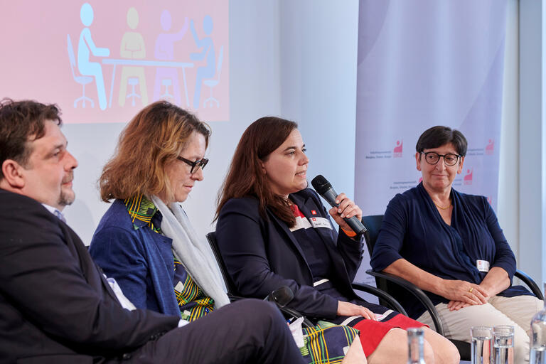 Isabell Eder von der IG BCE auf der Tagung 'Besser geht's mitbestimmt'